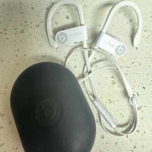 Power Beats 3 by Dre White Over-Ear Headphones